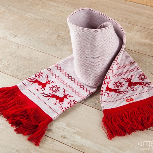 Женский шарф Северные олени (красный рисунок)