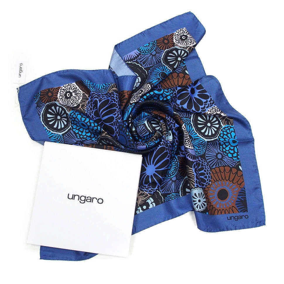 Женский платок-косынка с оригинальными цветами Ungaro