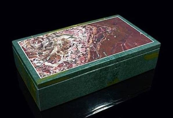 Ларец под купюры из яшмы