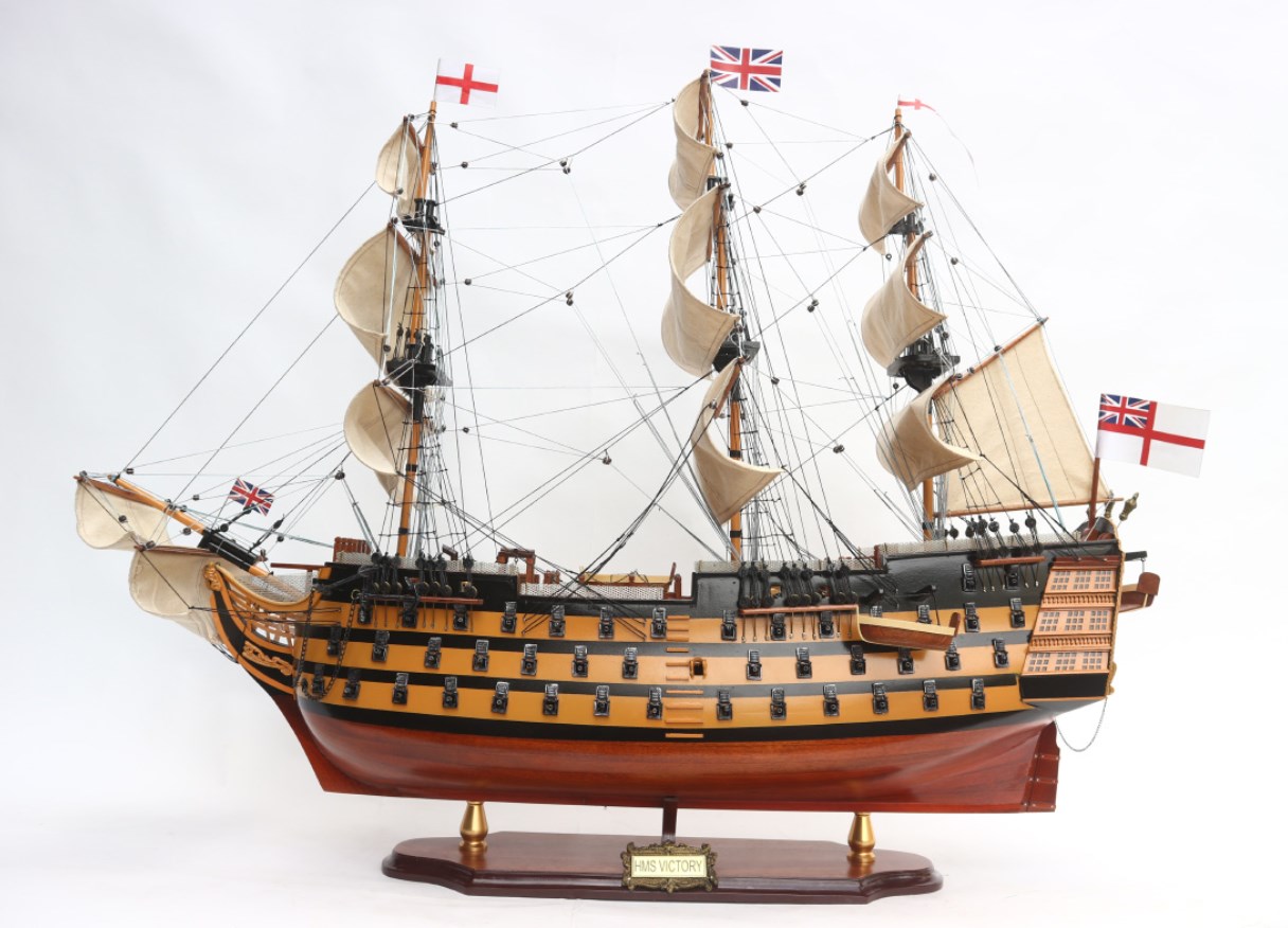 Модель парусника HMS Victory