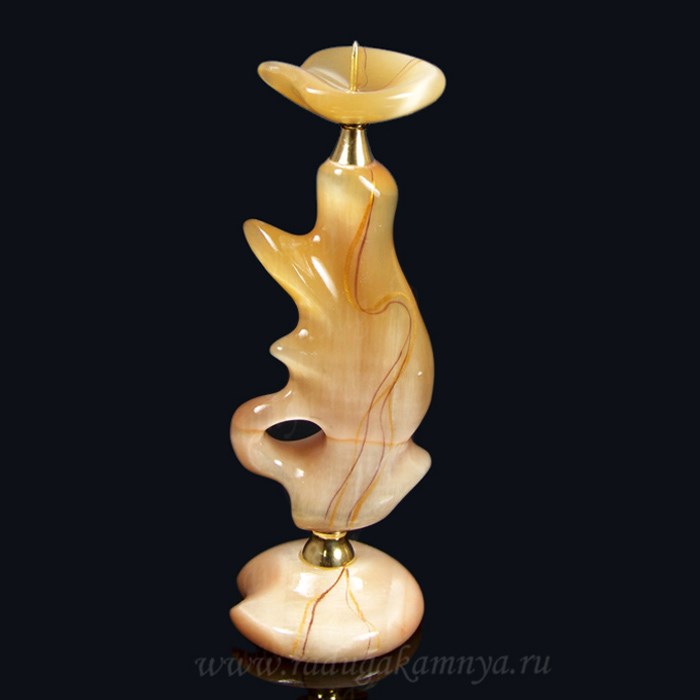 Подсвечник из селенита Лилия