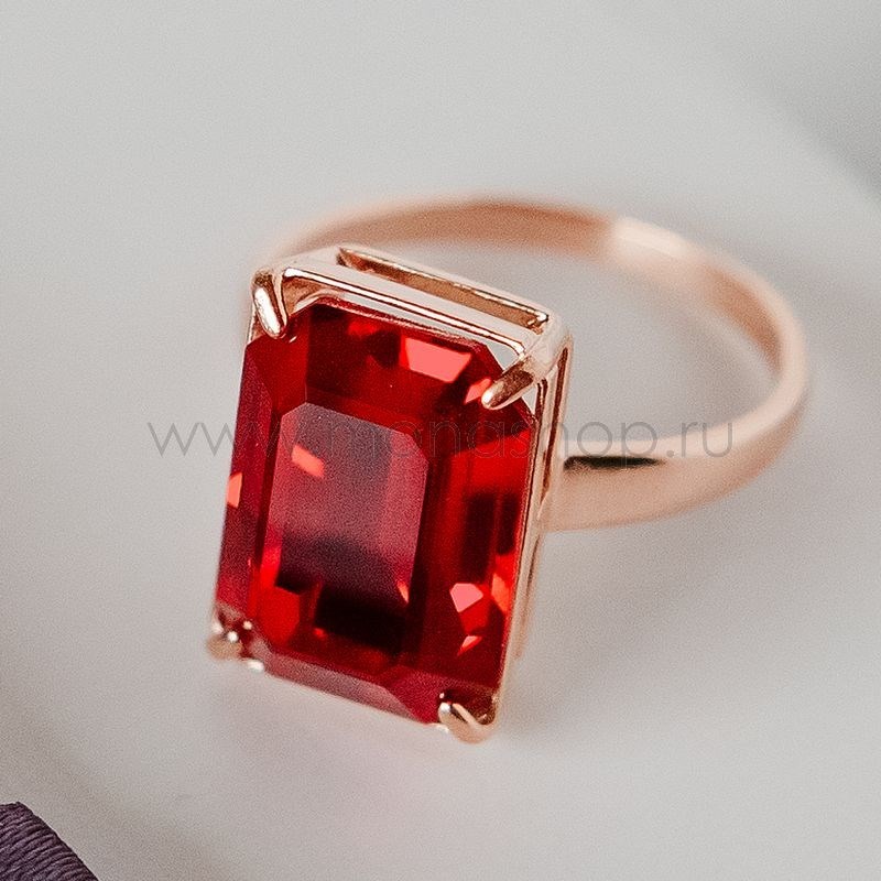Кольцо «Рубиновый цвет» с прямоугольным камнем Swarovski