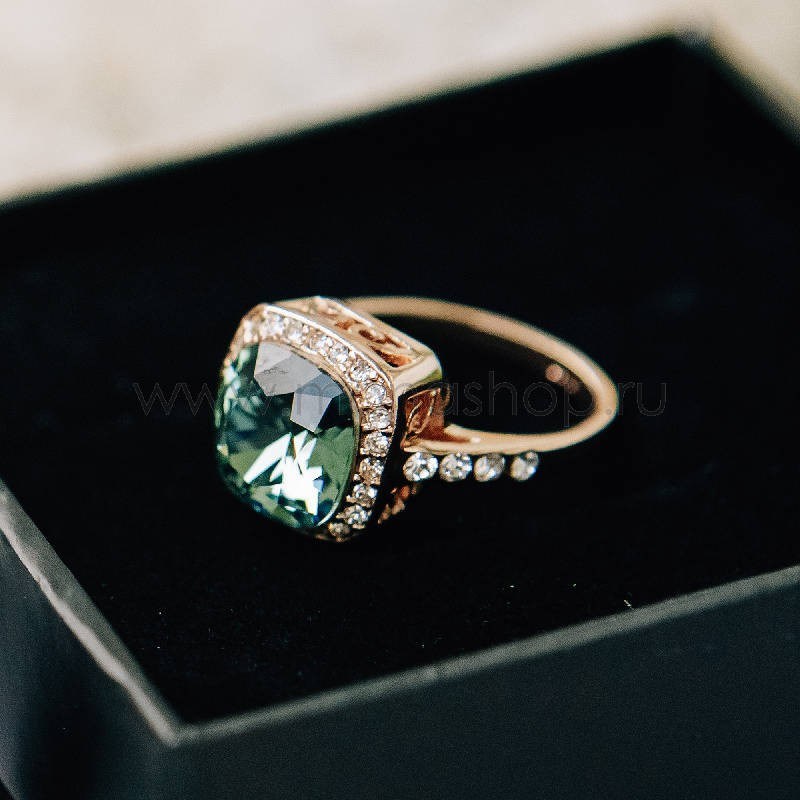 Кольцо Вечность с зеленым кристаллом Swarovski