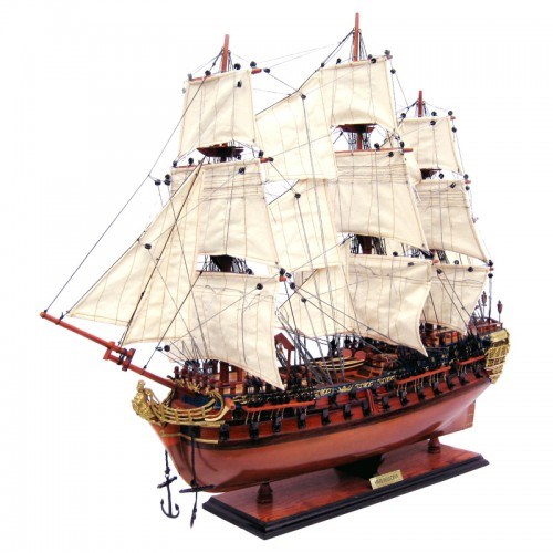 Модель парусника HMS Bellona