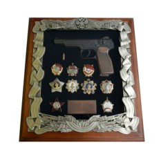 Деревянная ключница с пистолетом Стечкина и наградами СССР