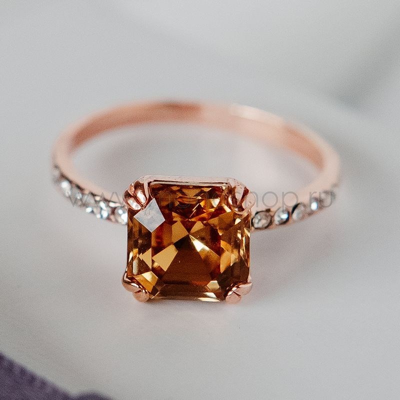 Кольцо «Принцесса» с кристаллом Swarovski цвета шампань