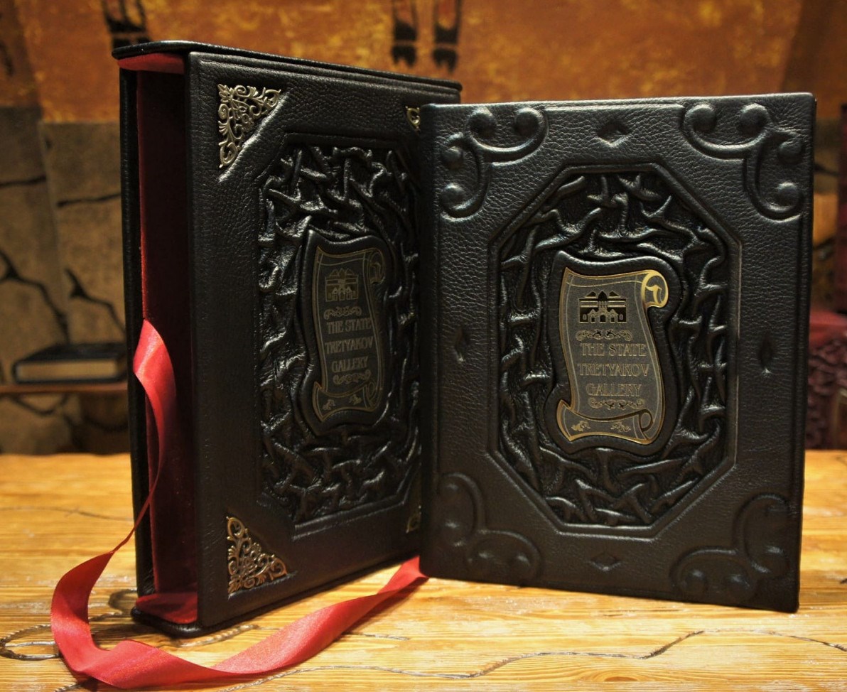 Книга Третьяковская галерея на английском языке футляре