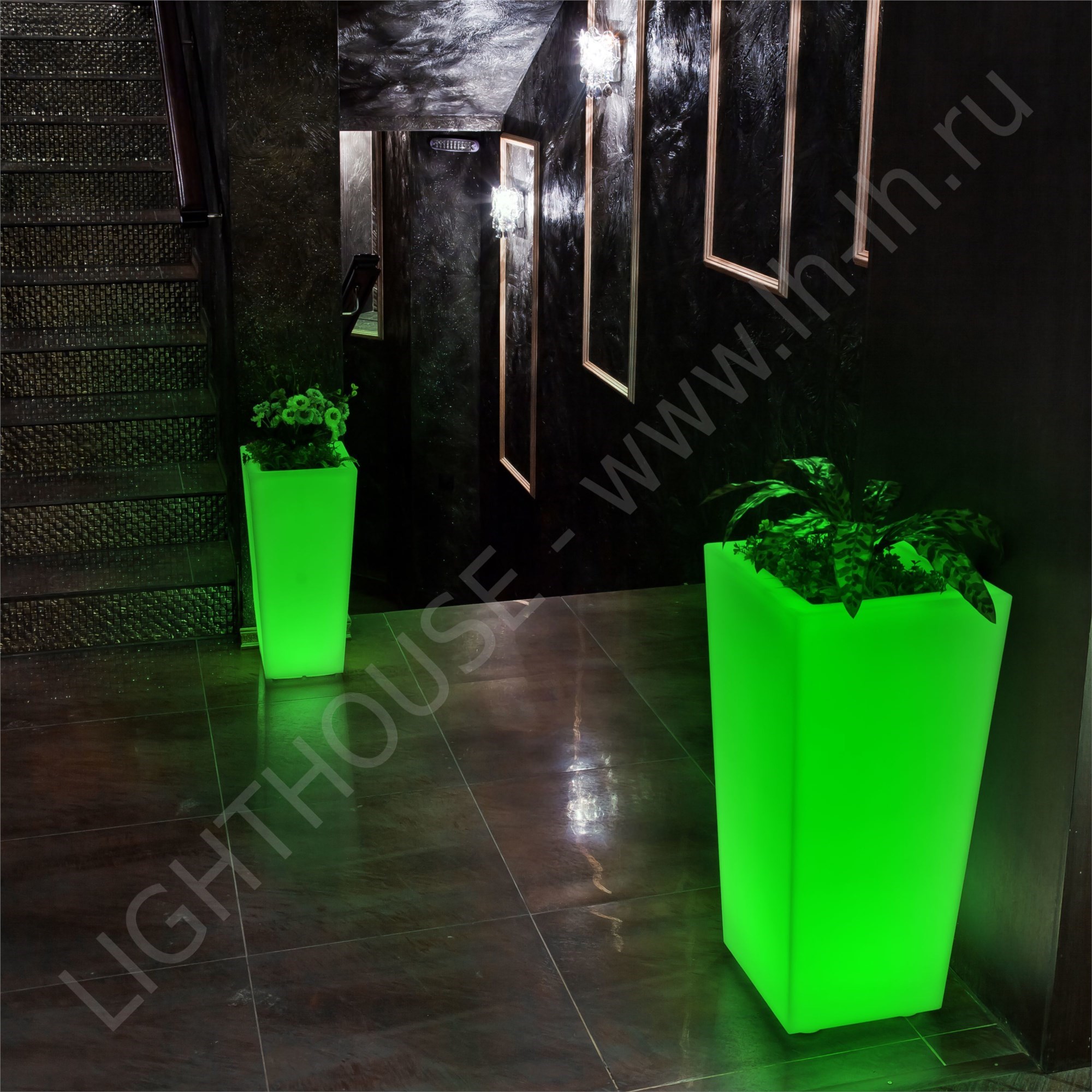 Светящееся LED кашпо-конус Flow RGB Accum XL