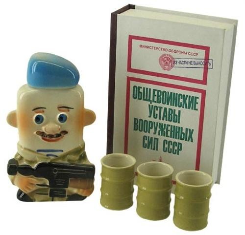 Штоф Десантник со стопками в футляре в виде книги