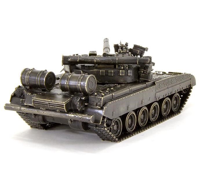 Модель танка Т-80УД (1:35)