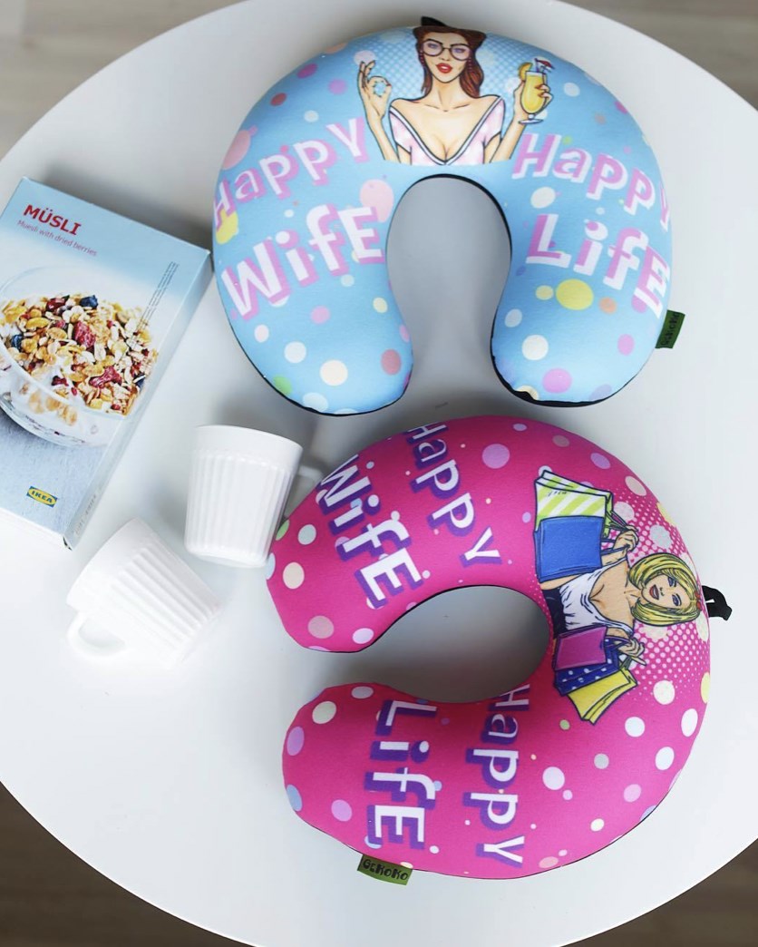 Голубая подушка-подголовник Happy Wife