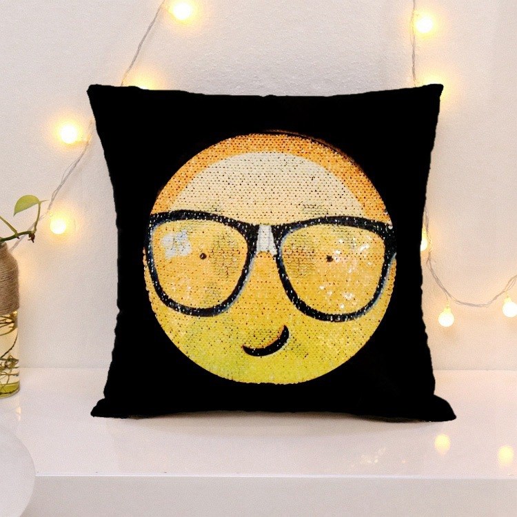 Наволочка-антистресс Emoji c пайетками, Ццет: Glasses/Sad