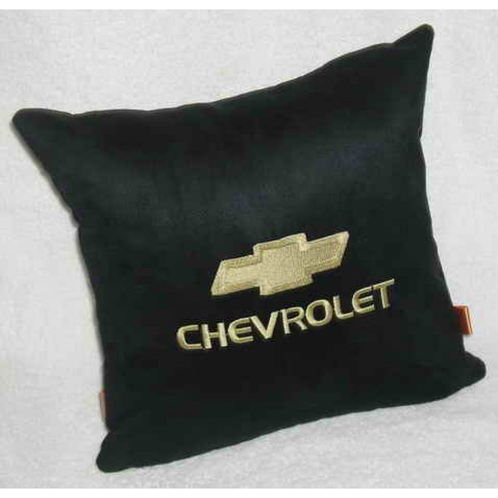 Подушки шевроле. Подушка автомобильная с вышивкой. Подушка Chevrolet. Подушка с логотипом Шевроле. Декоративные подушки Chevrolet.
