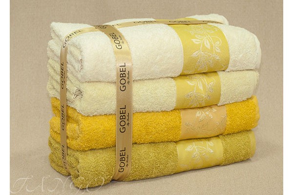 Набор полотенец который стоил 400 рублей продается. Полотенца желто-зеленое.