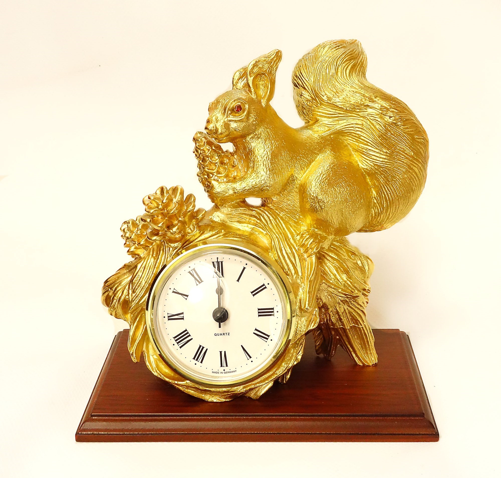 Настольные часы Белка