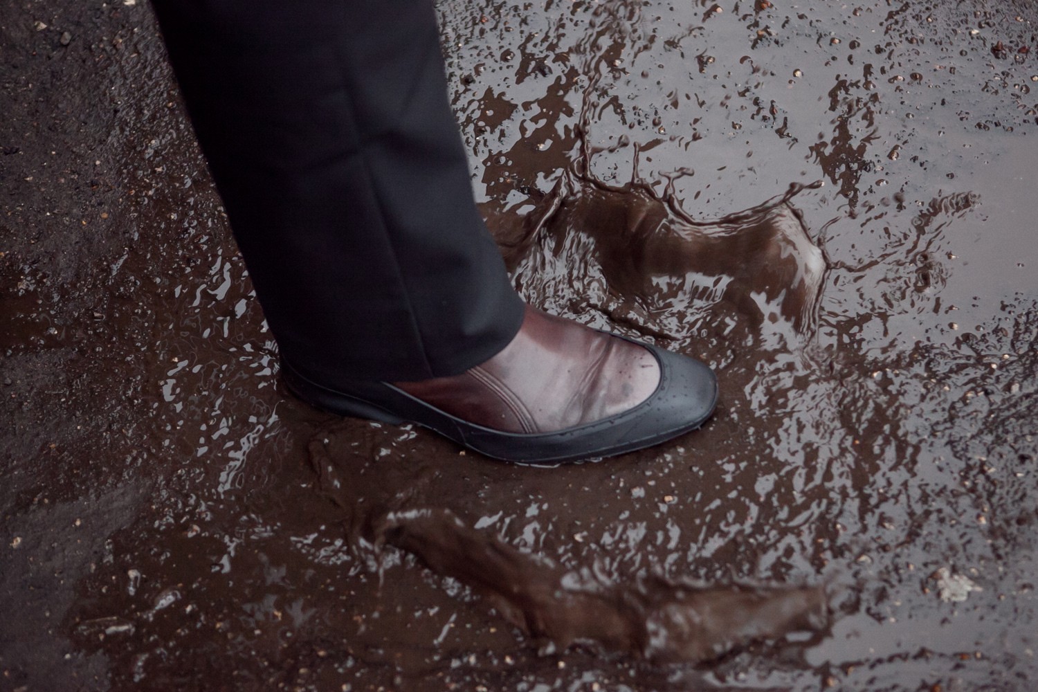 Туфли мужские в грязи
