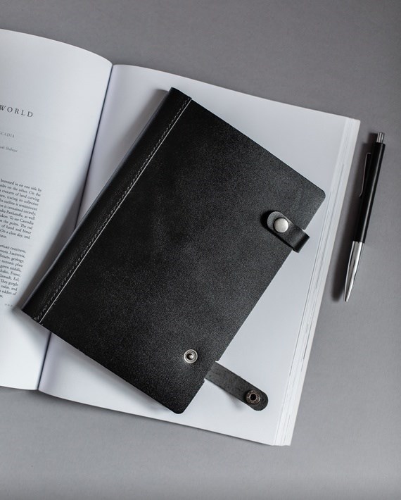 Дизайнерский кожаный ежедневник с гравировкой BOND