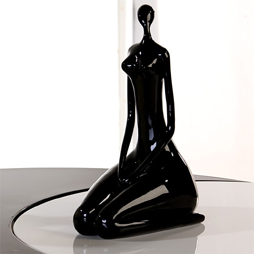 Статуэтка лфз амфитрита. Статуэтка сидящая девушка. Статуэтка черная девушка. Royal albert фарфор статуэтки. Статуэтка сидящая девушка.