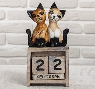 Деревянный календарь Кошечки