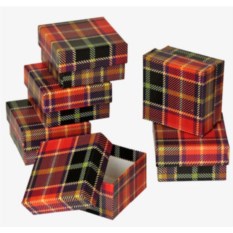 Подарочная коробка квадрат Шотландка красная