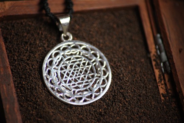 Кулон Шри Янтра