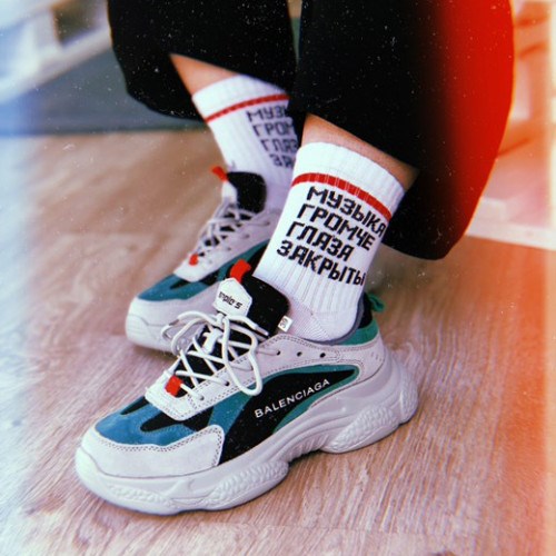 Носки белые «Музыка громче глаза закрыты»