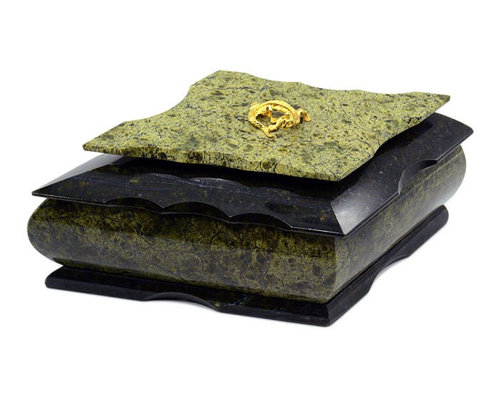 Ларец из змеевика Ромб