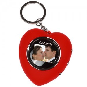Цифровая фоторамка-брелок «Love is»