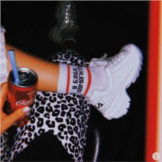 Белые носки Я баба помогите