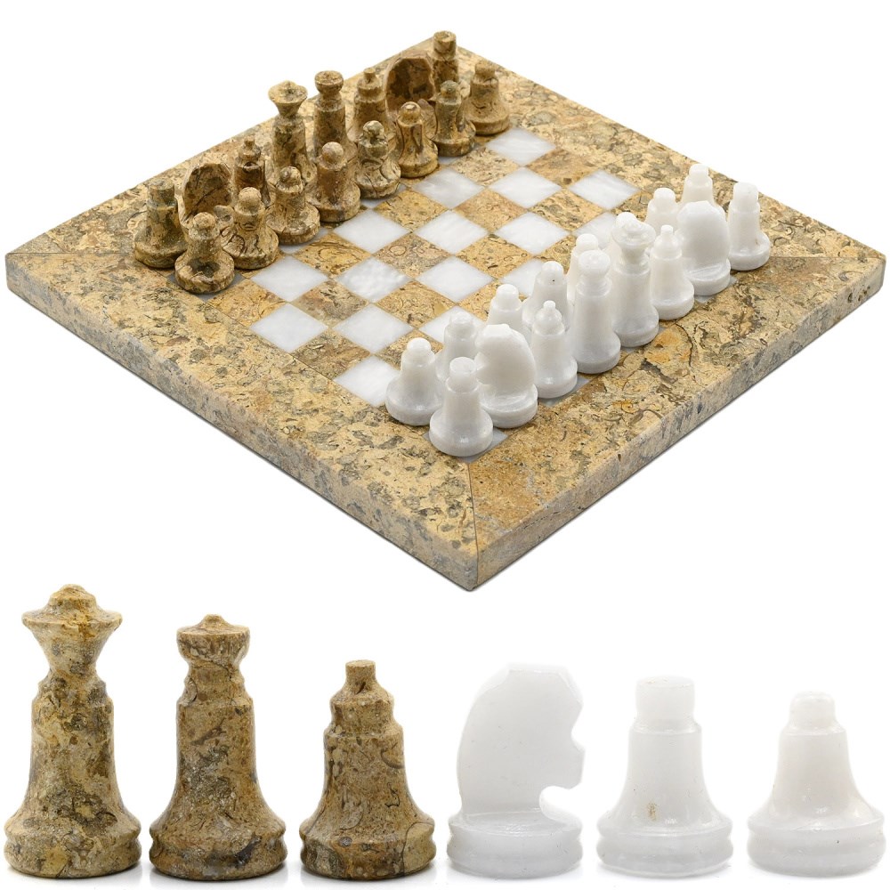 Шахматы из ракушечника и белого мрамора