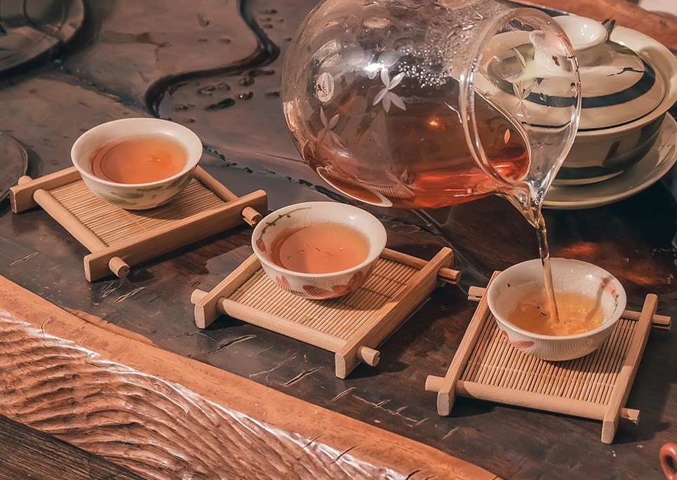 Чайная церемония галицкий. Чайная церемония. Чайная церемония в Индии. Индийское чаепитие. Индийское традиционное чаепитие.