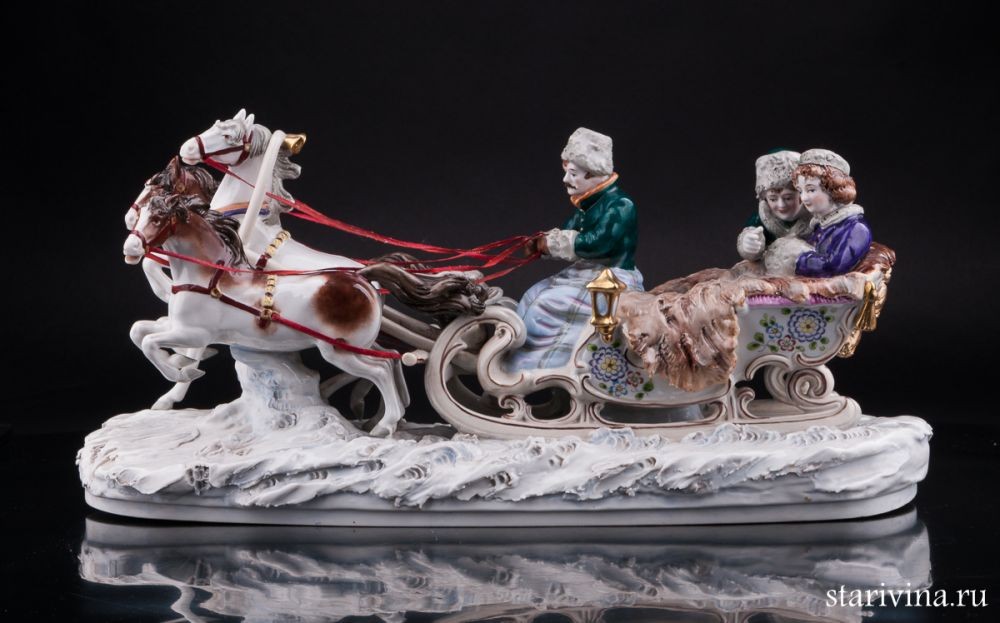 Фарфоровая статуэтка Тройка