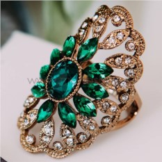 Кольцо «Изумрудный цветок» с австрийскими кристаллами