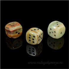Кубик из оникса 15*15мм.