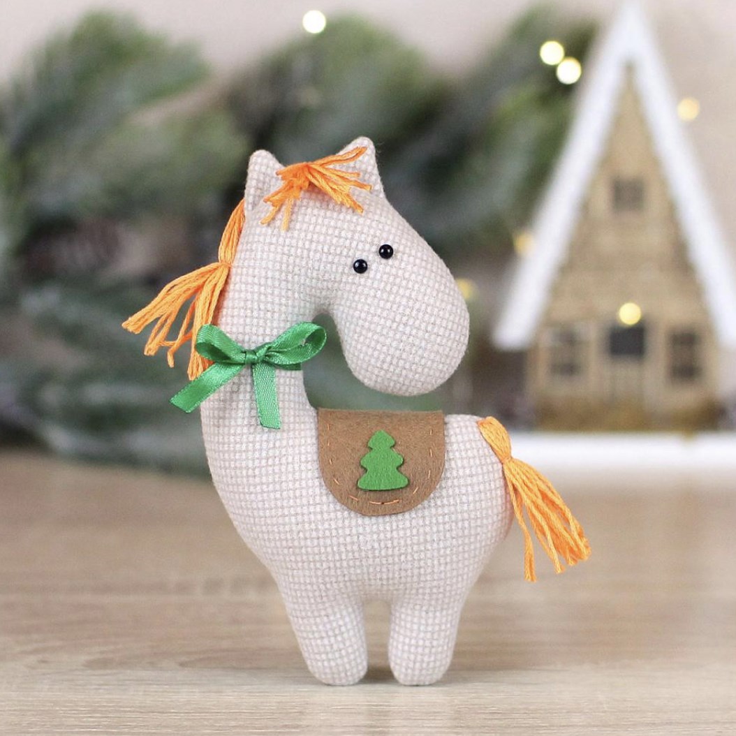 Лошадь мягкая игрушка символ года 2026