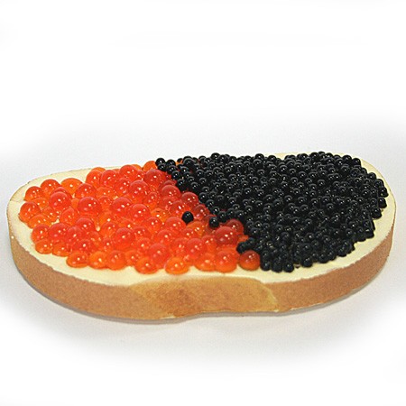 Магнит на холодильник Бутерброд с красной и черной икрой