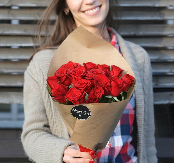 Купить 40 роз. Букет из 15 роз 40 см. 15 Красных роз 40 см. 11 Роз букет 40 см. Высота букетов 40 см.