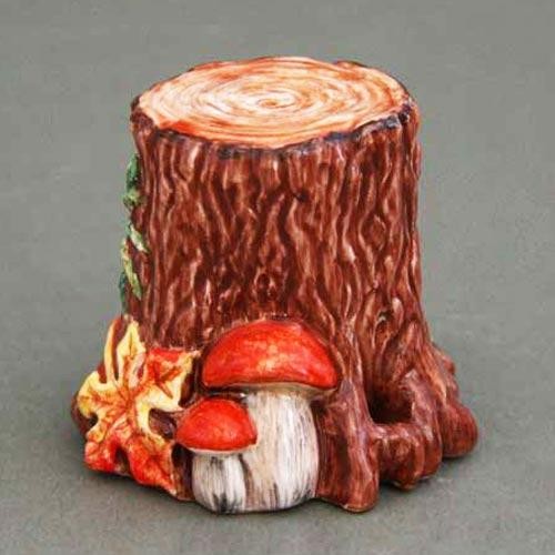 Слепить пень из пластилина. Композиция в пеньке. Торт в виде пня. Пенек из соленого теста. Грибочки на пенечке лепка.