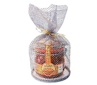 Черная упаковка подарка. Сетка для упаковки подарков. Подарочные корзины с рыбой и икрой. Икра упаковка. Бутерброды с икрой.