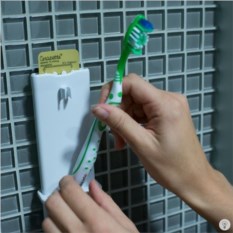 Держатель для зубной щетки с напоминанием о лекарствах
