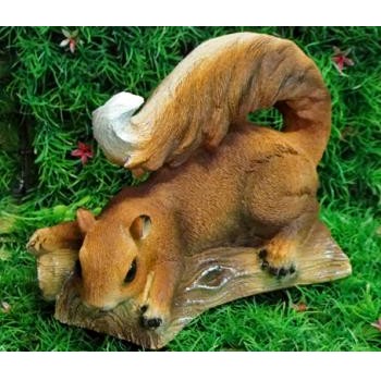 Садовая фигурка Белочка с пушистым хвостом
