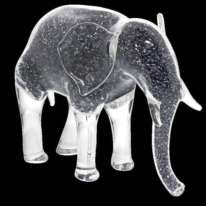 Живой слон цена. Слоны хрусталь. Хрустальный слон статуэтка. Хрустальные слоники. Огромный Хрустальный слон.